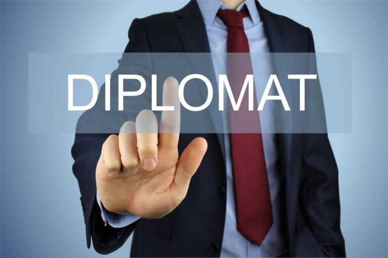 diplomat in Arabic