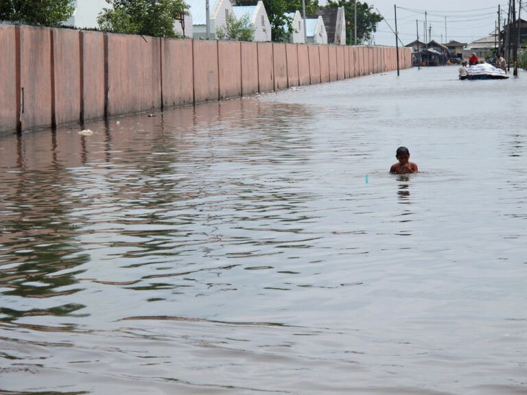 flood in Arabic