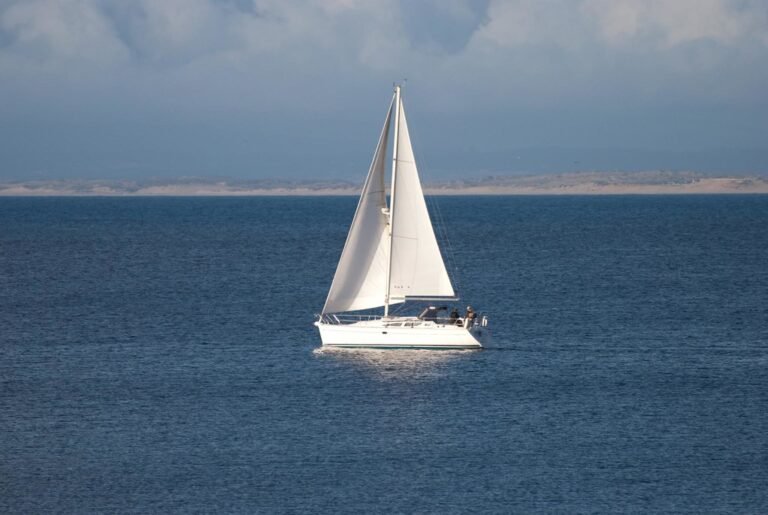 sailing in Arabic